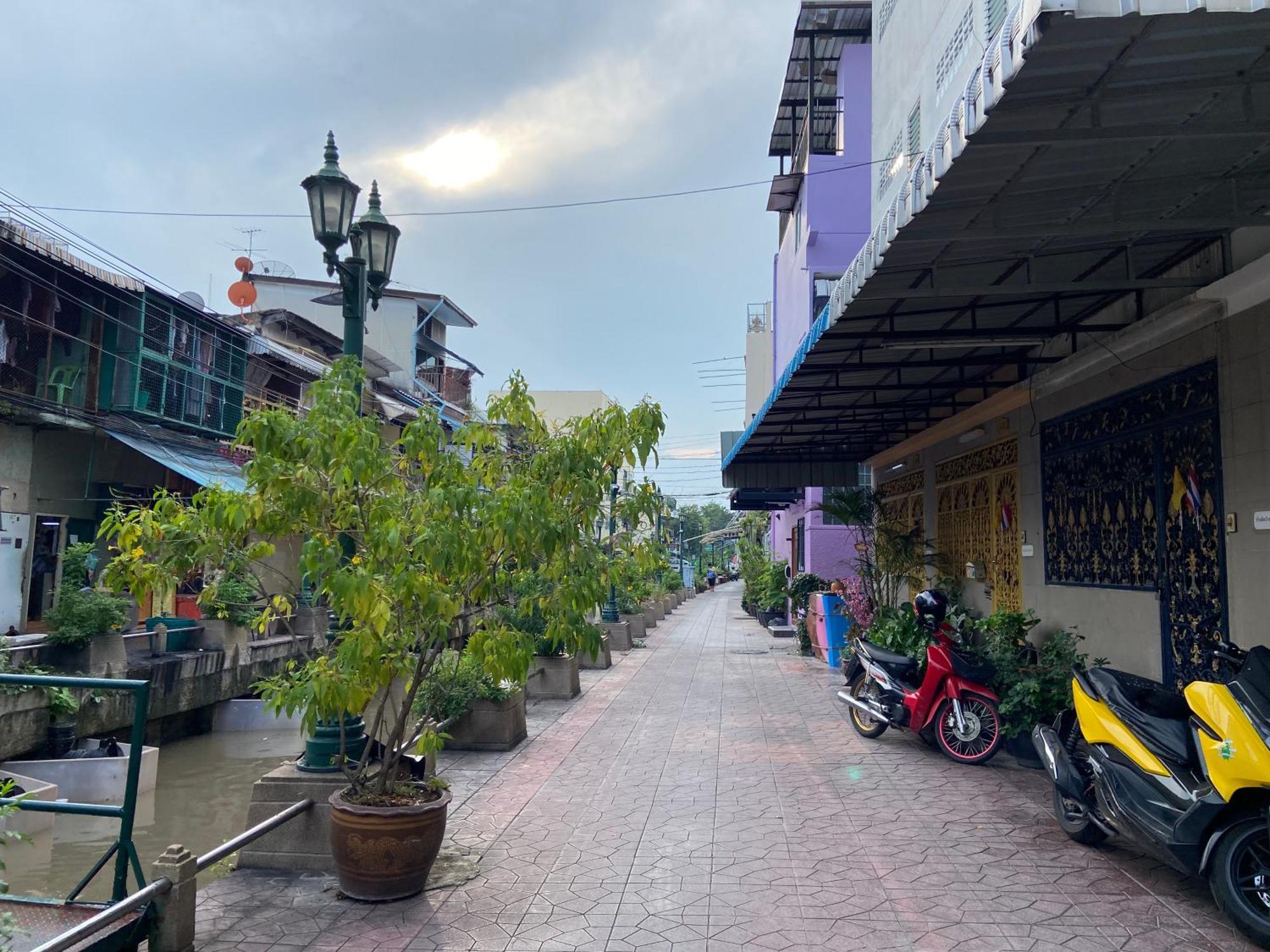 Neighborhood Asrama Bangkok