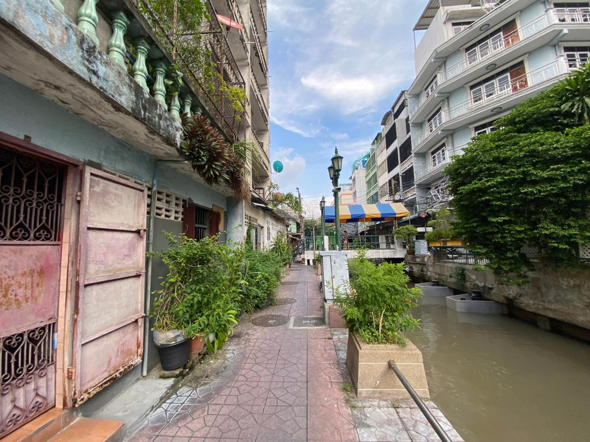 Neighborhood Asrama Bangkok